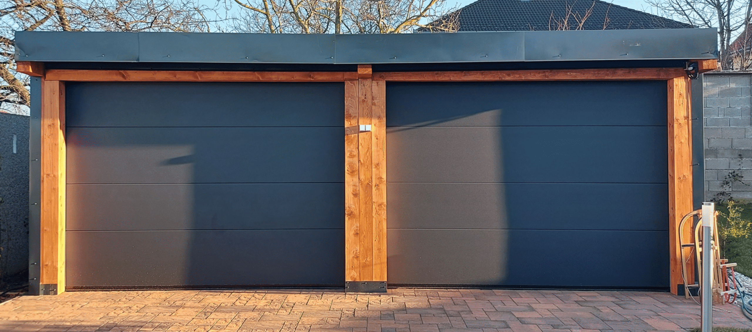 RAL7016P Antracit sima mintázatú szekcionált garázskapu - Image 2