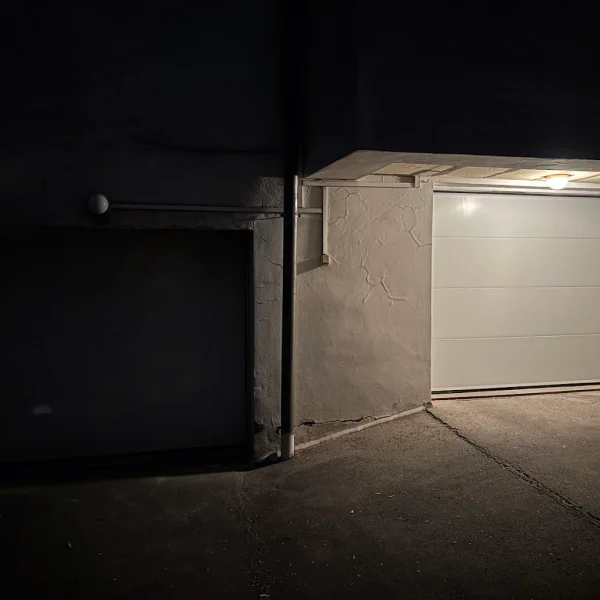 szekciónált garázs